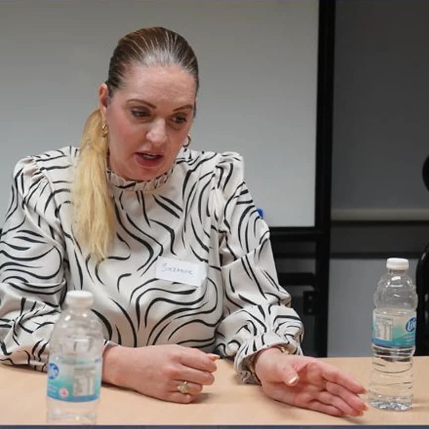 Suzanne Lilley in a mentorship discussion at a table